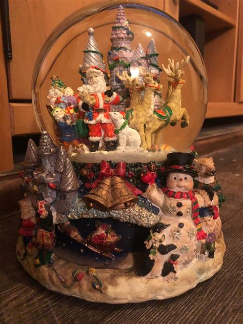 Extra Large Christmas Snow Globe In Br5 Bromley For £1000 For Sale