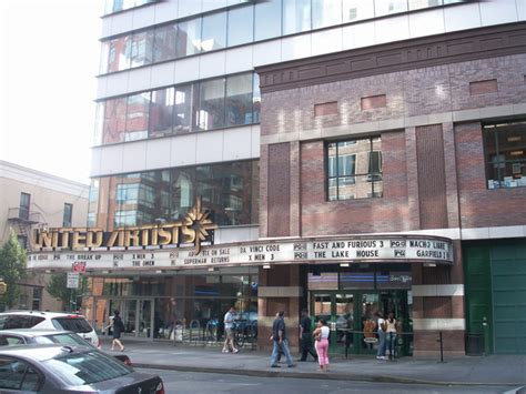 A movie palace in the fullest sense, the paramount had seating for a whopping 4,400 viewers. UA Court Street Stadium 12 in Brooklyn, NY - Cinema Treasures