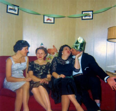 49 Color Vintage Snapshots Show The New Year Parties From Between The