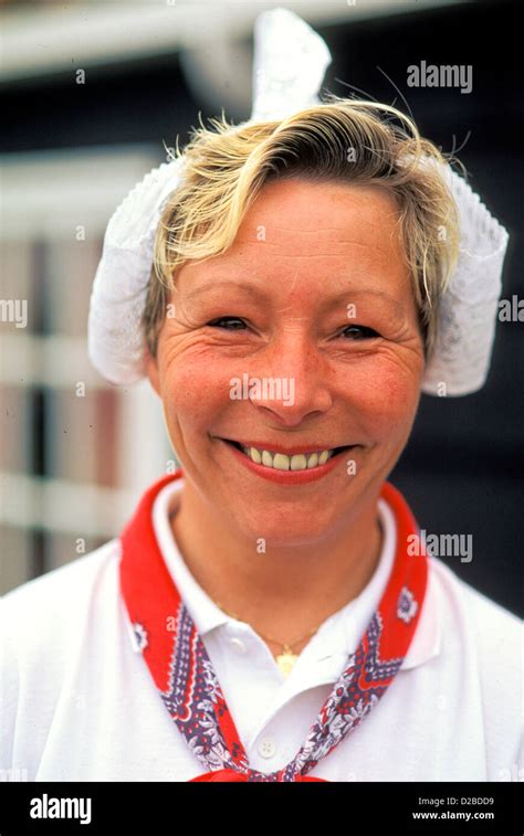 dutch woman banque de photographies et d images à haute résolution alamy