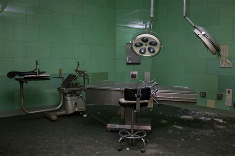 Operating Room Of An Abandoned Hospital Texas Oc 3204 X 2136 R
