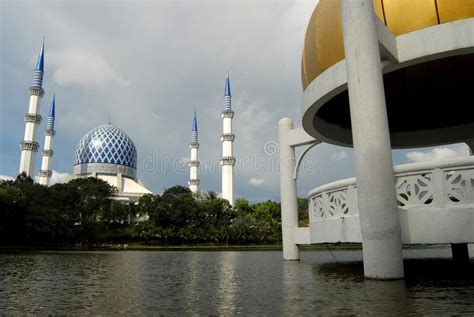Download the perfect sultan salahuddin abdul aziz mosque pictures. Sultan Salahuddin Abdul Aziz Mosque Stock Photo - Image of ...