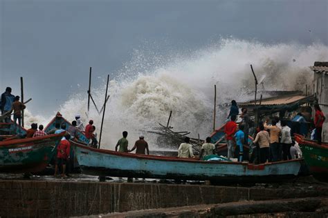 Indias West Coast Hunkers Down As Cyclone Vayu Approaches Inquirer News