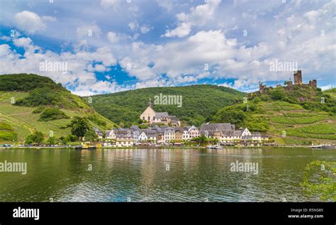 Allemagne Vallée De La Mosel Beilstein Vue Mosel Rivière Banque De