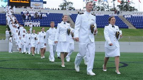 Navy Set To Overhaul 4 Uniforms For Sailors