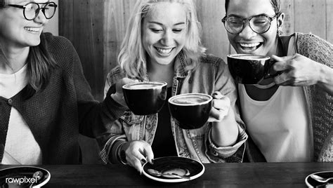 Download Premium Image Of Friends Having Coffee At A Cafe 53347