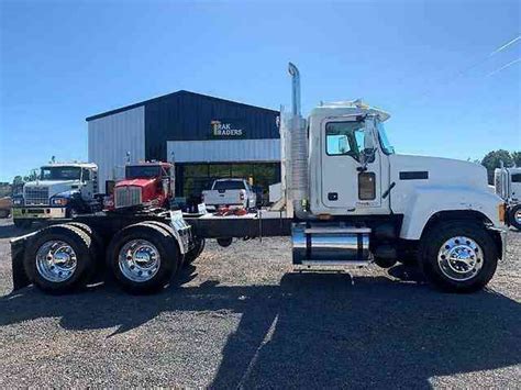 Mack Chn613 2007 Daycab Semi Trucks