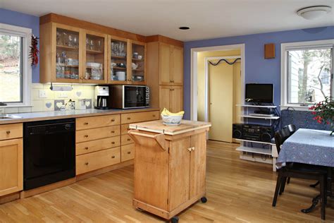 Use a brownish metal slider rather than silver coloured; 4 Steps to Choose Kitchen Paint Colors with Oak Cabinets ...
