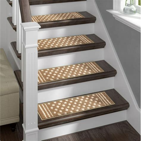The Sofia Rugs Modern Carpet Stair Treads Polkadot 13x9x28
