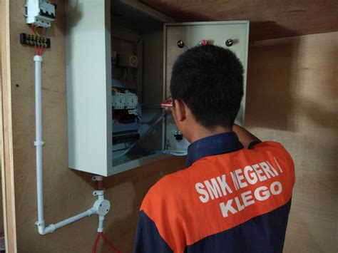 Perlu dipahami, pln hanya bertanggung jawab terhadap suplai listrik hingga boks meter di depan rumah. Teknik Instalasi Tenaga Listrik