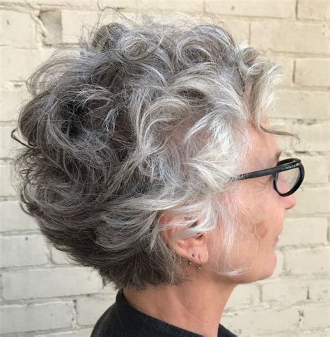 Curly Gray Hairstyle For Older Women Kapsels Voor Kort Haar Kort