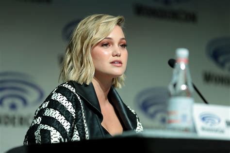 Olivia Holt Olivia Holt Speaking At The 2018 Wondercon Fo Flickr