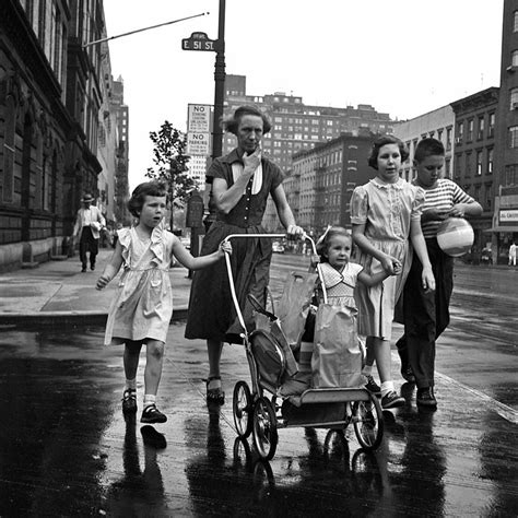 New York 1954 © Vivian Maiermaloof Collection Urban Photography Film