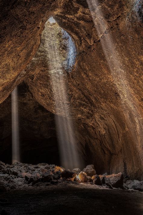 Light Ray Beams In Oregon Cave Central Oregon Sisters Oregon