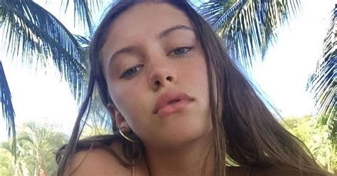 Jude Law S Daughter Iris Law Strips To Tiny Bikini For Sizzling Holiday