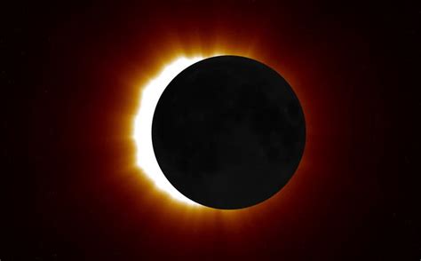 En un eclipse total de luna, la tierra se interpone entre el sol y la luna proyectando una sombra hacia nuestro satélite natural. Eclipse solar 2 de julio: a qué hora y cómo verlo
