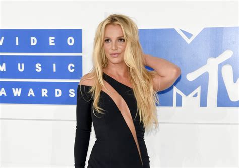 Britney spears is updating fans on how she's feeling lately. בריטני ספירס מתה בתאונת דרכים? | TMI