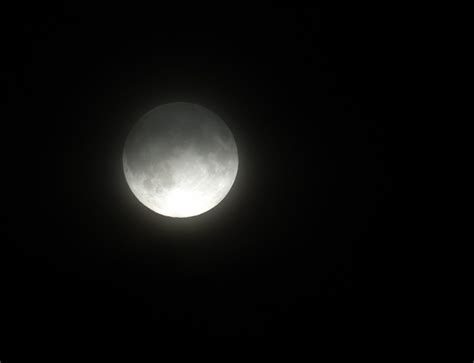 40+ gerhana bulan total images. Gambar : alam, hitam dan putih, langit, malam, suasana, gelap, halloween, kegelapan, satu warna ...