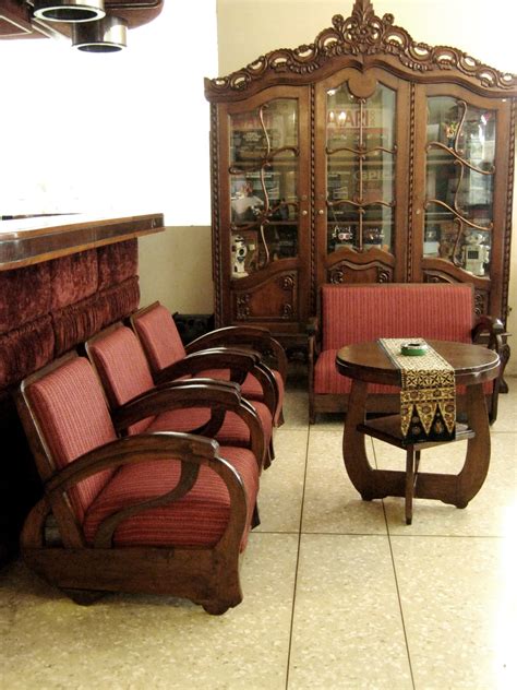 Mengingat ada traveler inggris yang pernah melakukan hal tersebut tanpa disengaja. TOKO BARANG ANTIK: Dijual: Kursi Kuno Model Becak Jok ...