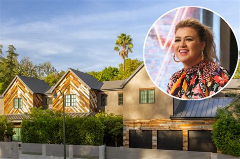 Kelly Clarksons 10m Estate Is The Perfect Spot To Spend Quarantine