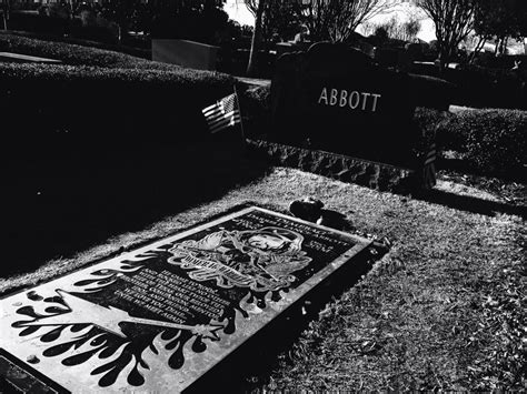 Dimebag Darrells Grave Site Arlington Texas Dimebag Darrell Grave