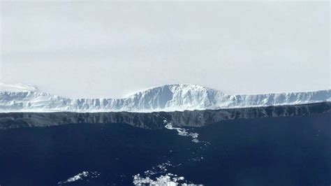 Huge Antarctic Iceberg Exposes Mysterious Marine Ecosystem Hidden