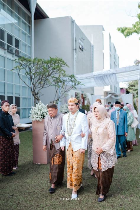 Arini And Rais Wedding Malaka Hotel Bandung Bridestory
