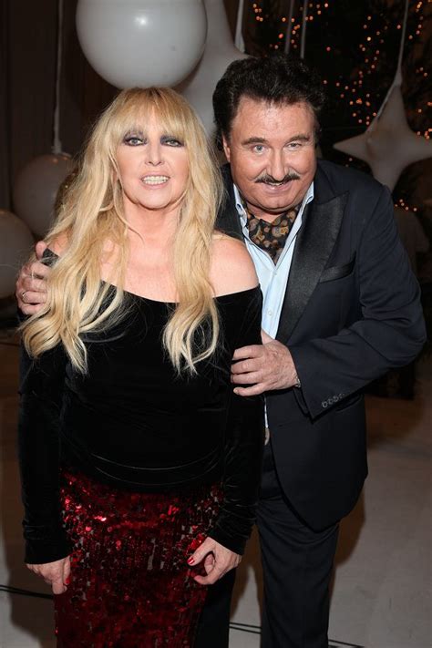 Fani krzysztofa krawczyka w ostatnich tygodniach mieli prawo martwić się o artystę. Krzysztof Krawczyk trafił do szpitala. Co się stało? Żona: Wezwano karetkę. Jest bardzo silny ...