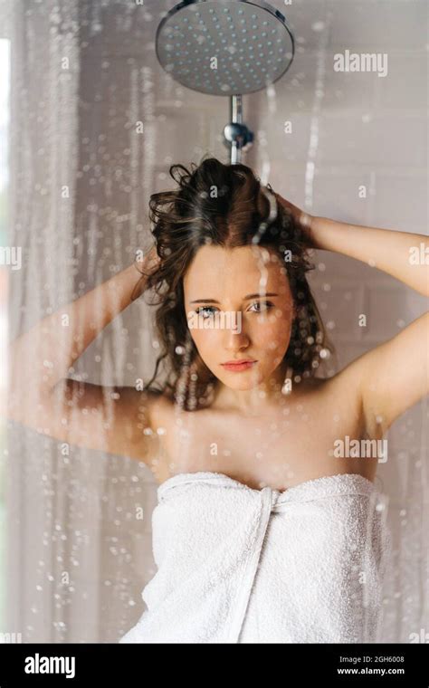 Behind Wet Glass Hi Res Stock Photography And Images Alamy