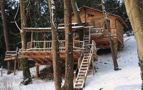 Pin By Rob De Boomhuttenbouwer On Snowy Treehouses Tree House Normal