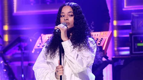 Ella Mai Performs Trip On The Tonight Show Two Bees Tv