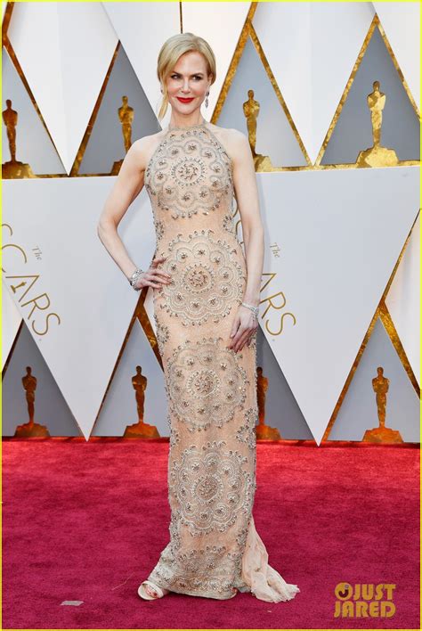 Nicole Kidman Explains Her Awkward Clapping At Oscars 2017 Photo
