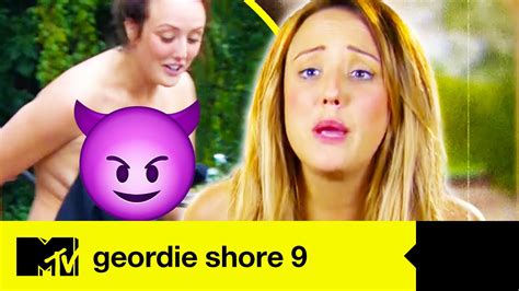 Charlotte Crosby Locked Out Of The Geordie Tours Bus Fully Naked Geordie Shore 9 Youtube