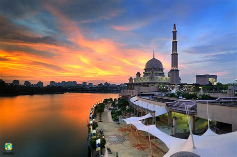 Ramadan mubarak. ucapan menyambut ramadhan terbaik ramadhan is a month of allah. Salam Ramadhan Al-Mubarak 1433 | Putra Mosque Putrajaya ...