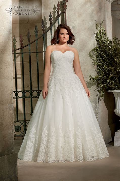 Guide To Plus Size Wedding Dress Styles For Curvy Brides Wedding Journal