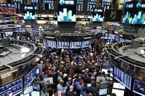 Insider trading includes transactions that aim to personal gain or to avoidance of personal losses. NYSE 2015: US Stocks Start 2015 With Slight Increase
