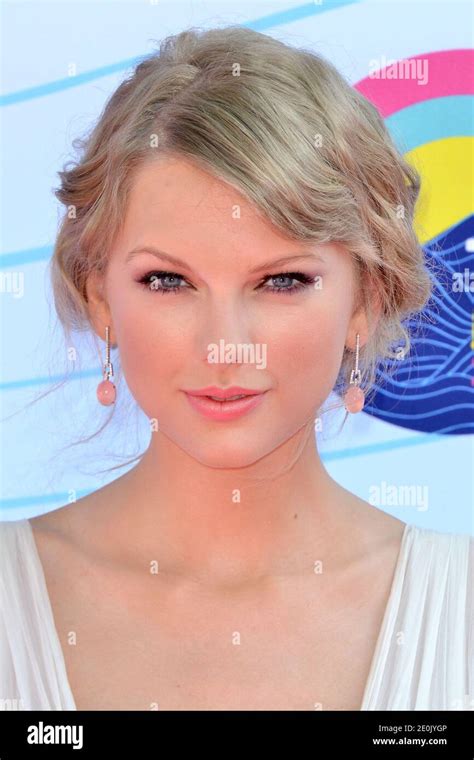 Taylor Swift Attending The 2012 Teen Choice Awards Held At The Gibson