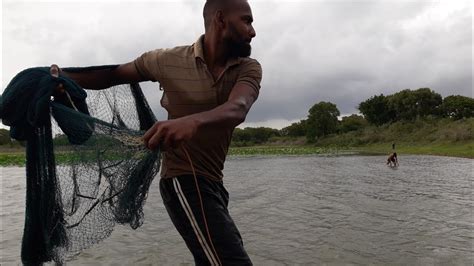 Wow Fishing In Sri Lanka Best Traditional Cast Net Fishing