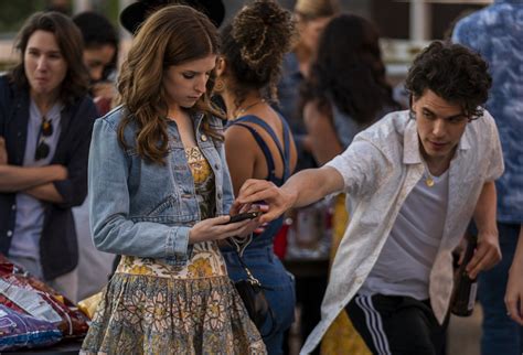 ‘love Life Review Anna Kendricks Hbo Max Comedy Is Basic And Bad
