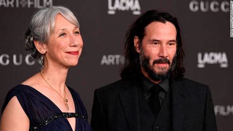 Keanu Reeves Had A Girlfriend For Years Jennifer Tilly Says Cnn