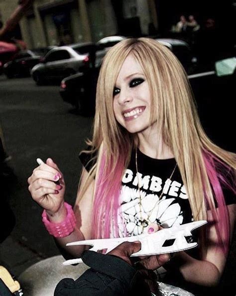 hourly avril on twitter mudmjt53dm twitter avril lavigne photos avril lavigne