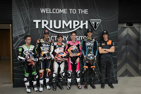 Sport Achtergrond Triumph Maakt Gp Intrede Als Moto2 Motorleverancier