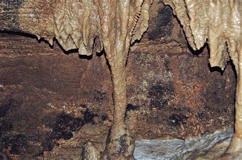 Travertine Column And Sawtooth Drapery Crystal Onyx Cave Near Cave City