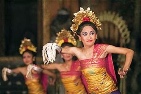 Jun 15, 2012 · tari pendet dari bali merupakan budaya indonesia yang harus dilestarikan sebagai implementasi dalam kehidupan sosial. Sky Fly: Bali - "Tarian Adat, Rumah Adat, Pakaian Adat ...