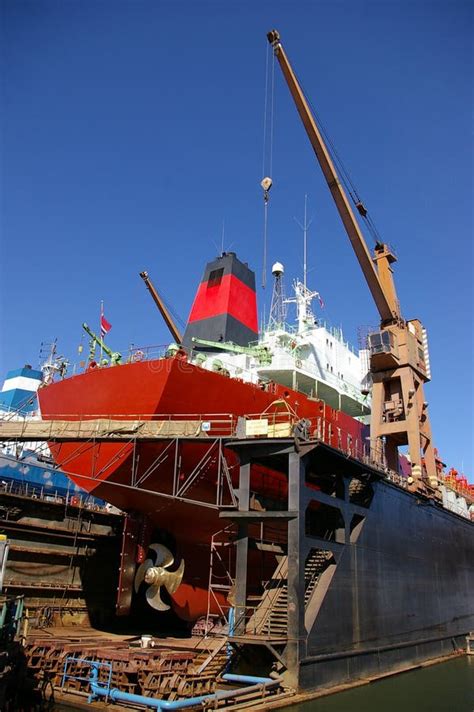costruzione navale riparazione di navi fotografia stock immagine di poppa industria 5860508