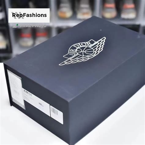 In addition to dior air jordan 1 high and low, the capsule collection will feature various apparel items including wool suits update: Quality REP Dior Nike Air Jordan 1 Retro Low For Sale ...