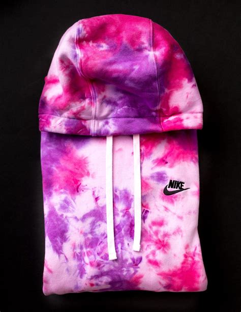 Are you the kind of crafting enthusiast whose diy skills have actually always been rooted in yarn based crafts. Nike Sportswear Custom Dyed Pullover Hoodie in 2020 | Diy tie dye shirts, Tie dye fashion, Tie ...