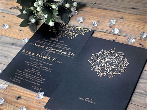 Wedding Card Estetik Pinterest Di 2021 Desain Undangan Perkawinan