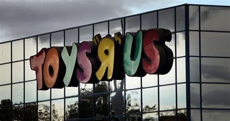 Empty Toys R Us Store At The Metrocentre Finally Set