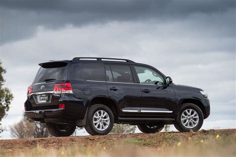 Toyota Announces Substantial Changes For 2016 Land Cruiser Facelift Video